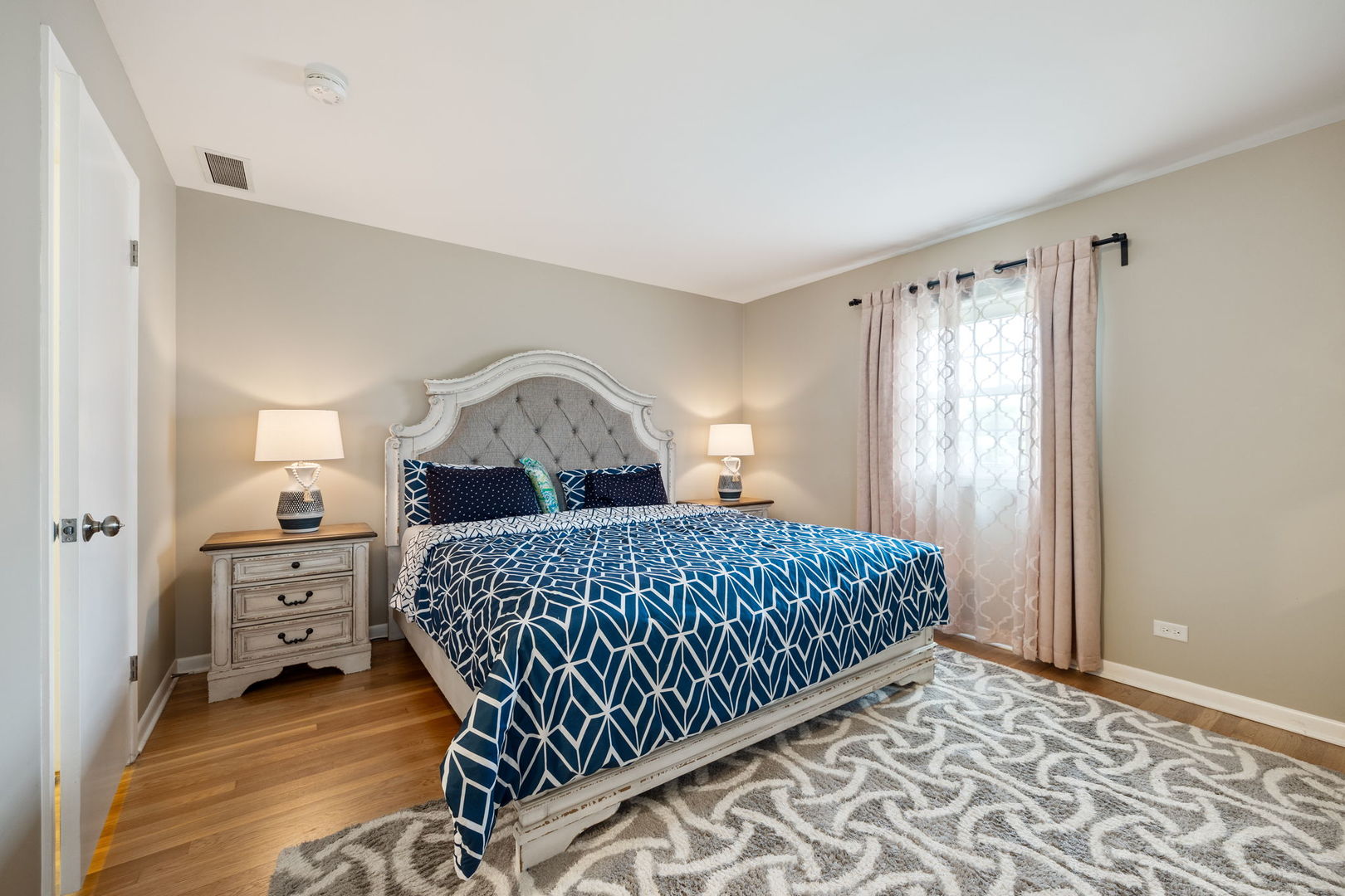 910 Lonsdale Road Elk Grove Village, IL 60007 - Photo 14 of 25 a bedroom with a bed and a window