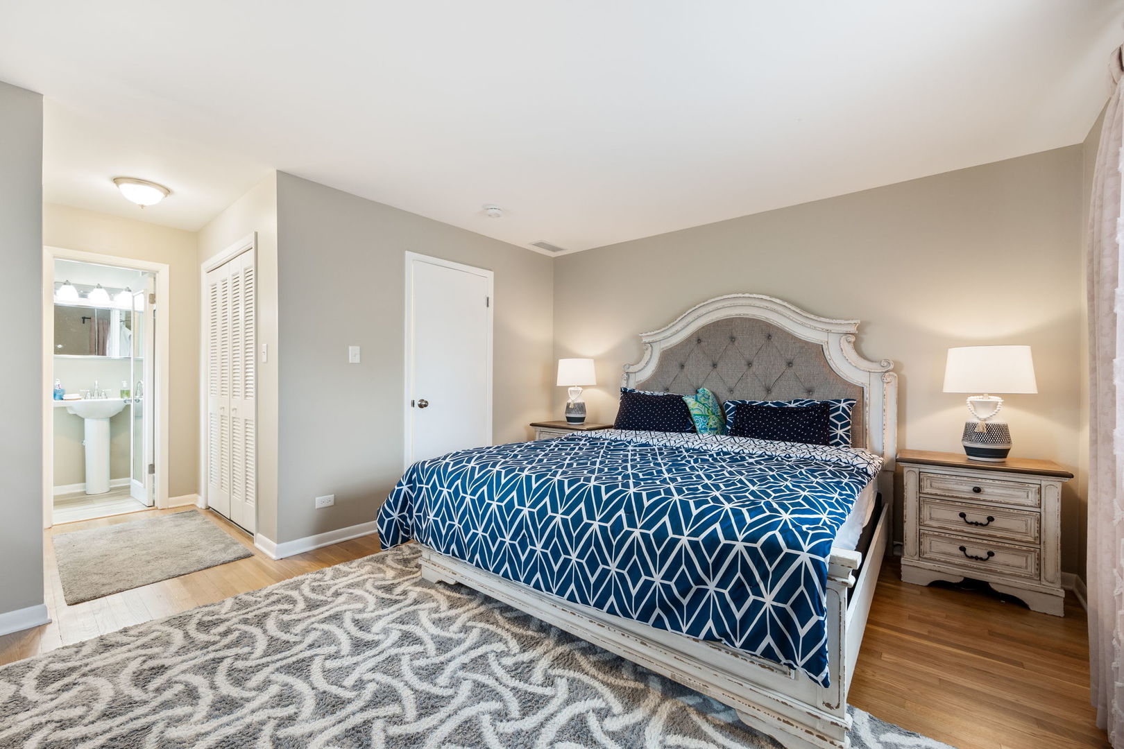 910 Lonsdale Road Elk Grove Village, IL 60007 - Photo 15 of 25 a bedroom with a bed and a dresser