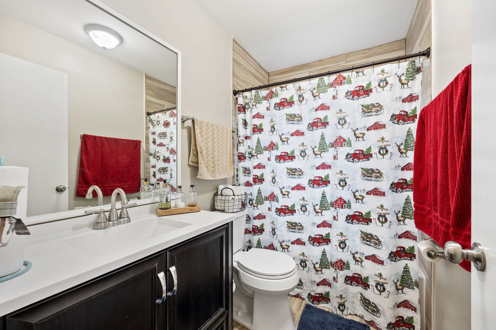 910 Lonsdale Road Elk Grove Village, IL 60007 - Photo 19 of 25 a bathroom with a sink toilet and shower