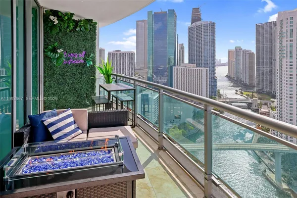 $6,800 | 350 South Miami Avenue, Unit 3002, Miami, FL 33130