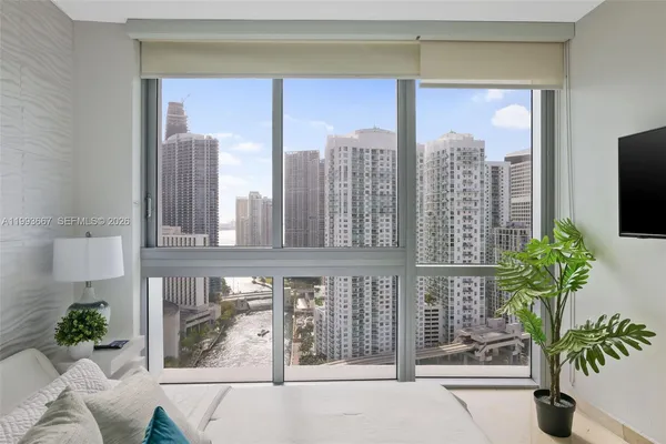 $6,800 | 350 South Miami Avenue, Unit 3002, Miami, FL 33130