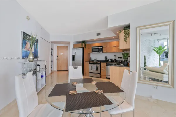 $6,800 | 350 South Miami Avenue, Unit 3002, Miami, FL 33130