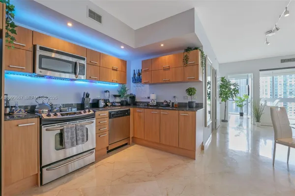 $6,800 | 350 South Miami Avenue, Unit 3002, Miami, FL 33130