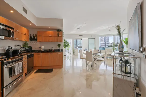 $6,800 | 350 South Miami Avenue, Unit 3002, Miami, FL 33130