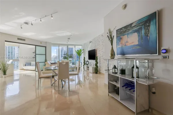 $6,800 | 350 South Miami Avenue, Unit 3002, Miami, FL 33130