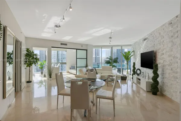 $6,800 | 350 South Miami Avenue, Unit 3002, Miami, FL 33130