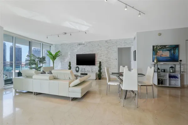 $6,800 | 350 South Miami Avenue, Unit 3002, Miami, FL 33130