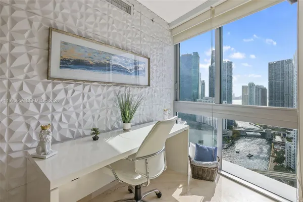 $6,800 | 350 South Miami Avenue, Unit 3002, Miami, FL 33130