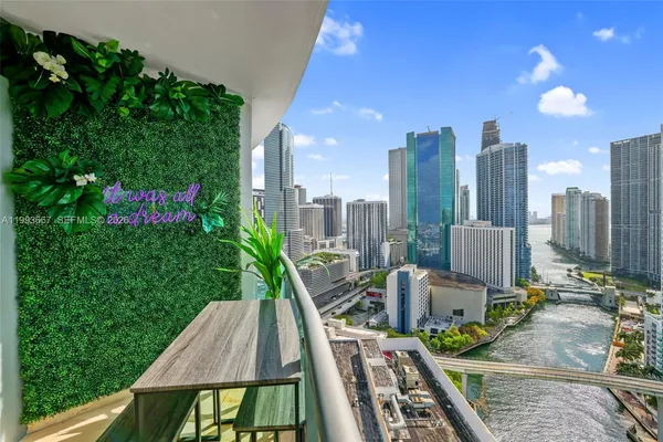 $6,800 | 350 South Miami Avenue, Unit 3002, Miami, FL 33130