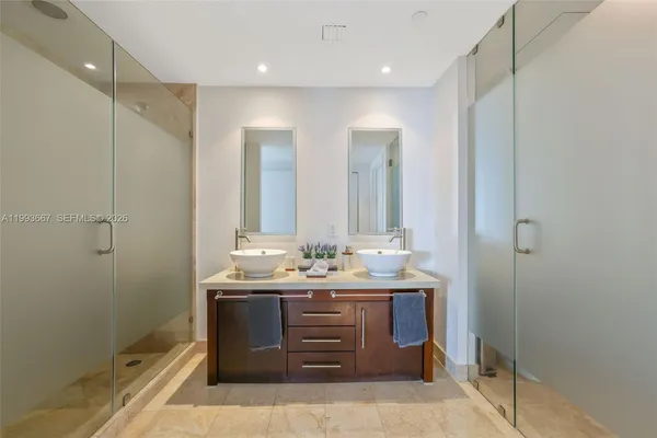 $6,800 | 350 South Miami Avenue, Unit 3002, Miami, FL 33130