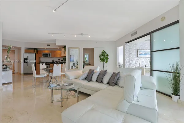 $6,800 | 350 South Miami Avenue, Unit 3002, Miami, FL 33130