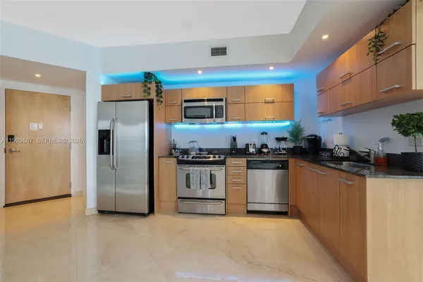 $6,800 | 350 South Miami Avenue, Unit 3002, Miami, FL 33130