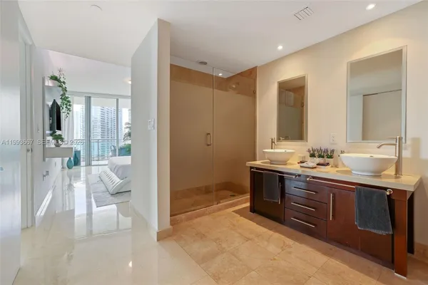 $6,800 | 350 South Miami Avenue, Unit 3002, Miami, FL 33130