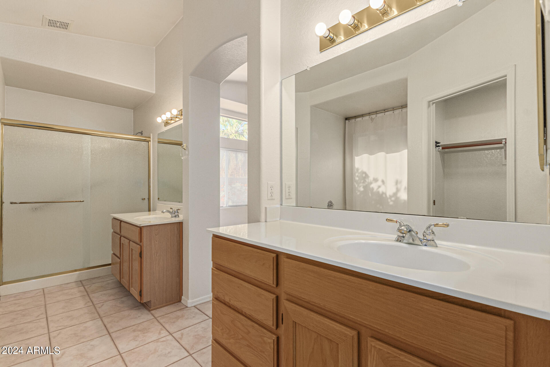 326 West El Freda Road Tempe, AZ 85284 - Photo 26 of 44 Master Bedroom Bathroom