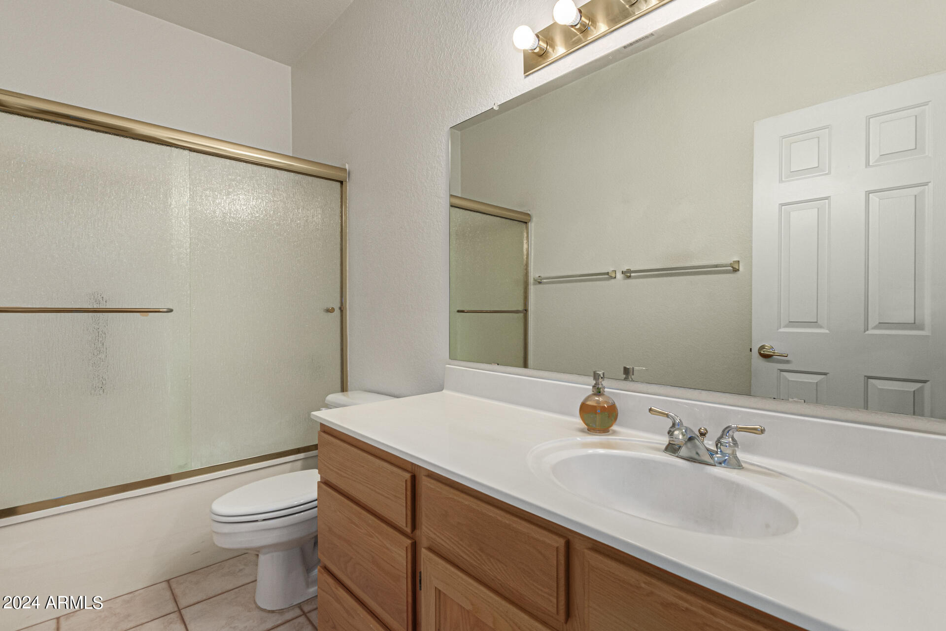 326 West El Freda Road Tempe, AZ 85284 - Photo 37 of 44 Hall Full Bathroom