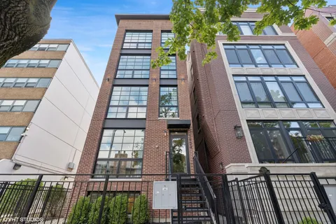 $1,224,900 | 1833 North Larrabee Street, Unit 1, Chicago, IL 60614
