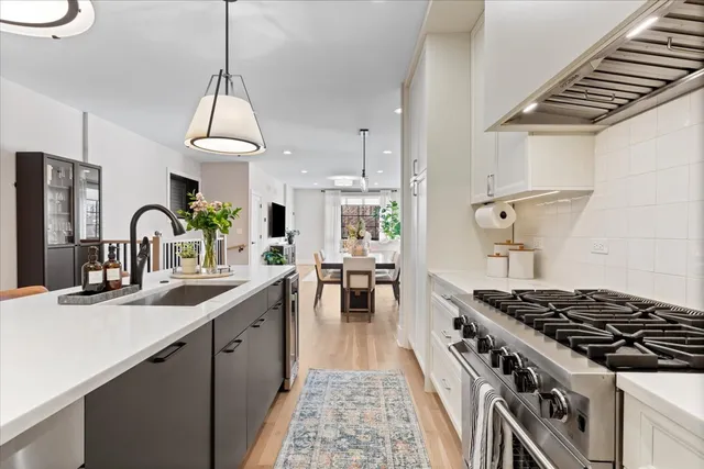 $1,224,900 | 1833 North Larrabee Street, Unit 1, Chicago, IL 60614