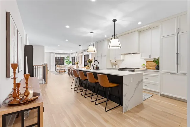 $1,224,900 | 1833 North Larrabee Street, Unit 1, Chicago, IL 60614