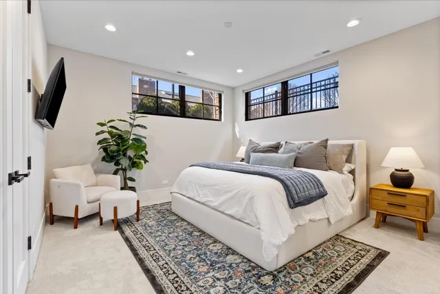 $1,224,900 | 1833 North Larrabee Street, Unit 1, Chicago, IL 60614