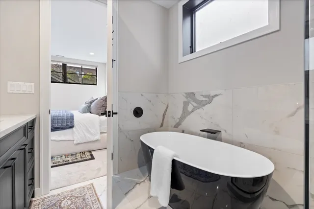 $1,224,900 | 1833 North Larrabee Street, Unit 1, Chicago, IL 60614