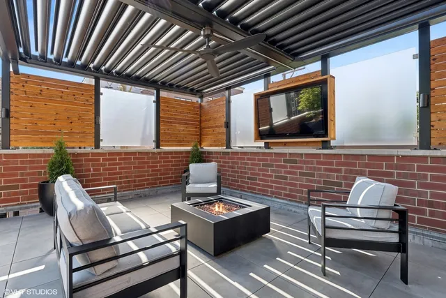 $1,224,900 | 1833 North Larrabee Street, Unit 1, Chicago, IL 60614