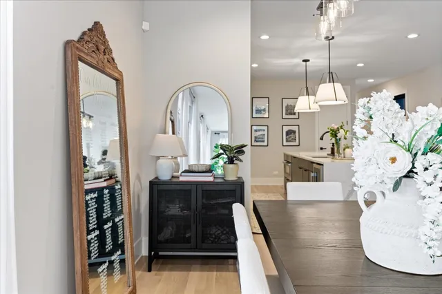 $1,224,900 | 1833 North Larrabee Street, Unit 1, Chicago, IL 60614