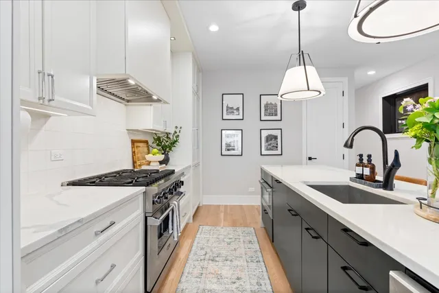 $1,224,900 | 1833 North Larrabee Street, Unit 1, Chicago, IL 60614