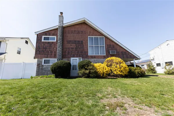 $850,000 | 2492 2nd Street, East Meadow, NY 11554