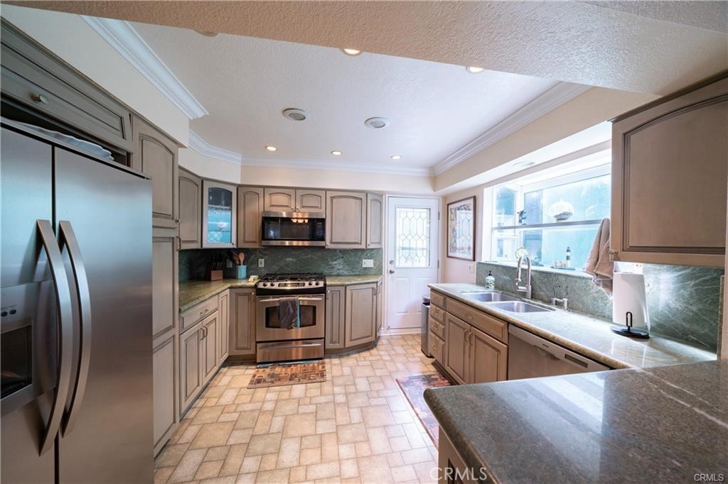 16775 15th Street, Unit B Sunset Beach, CA 90742 - Photo 5 of 33