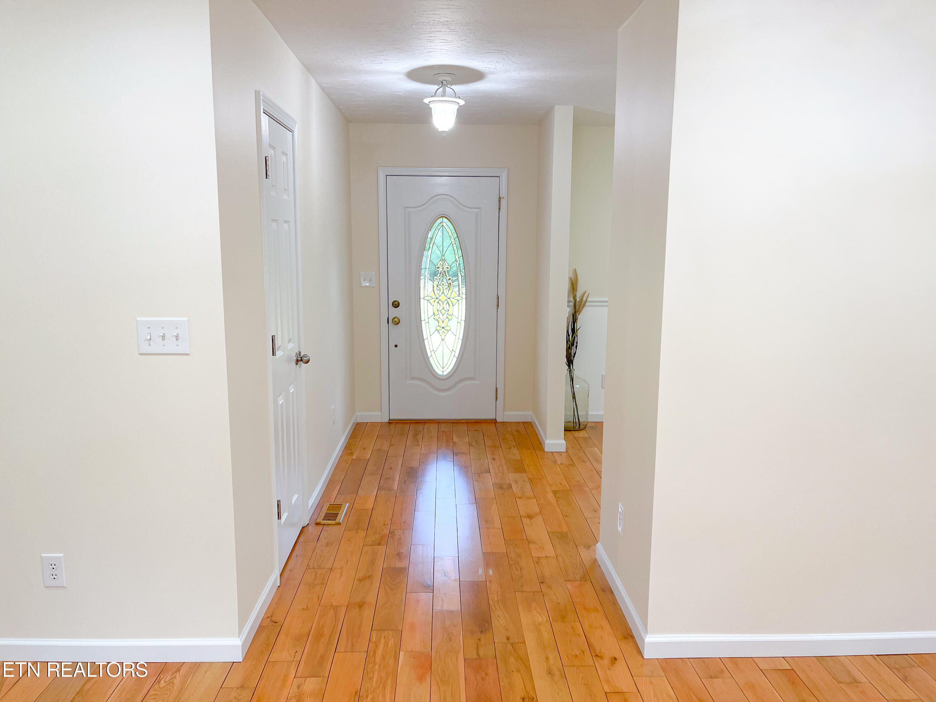 457 Shady Road Oliver Springs, TN 37840 - Photo 11 of 60 Foyer