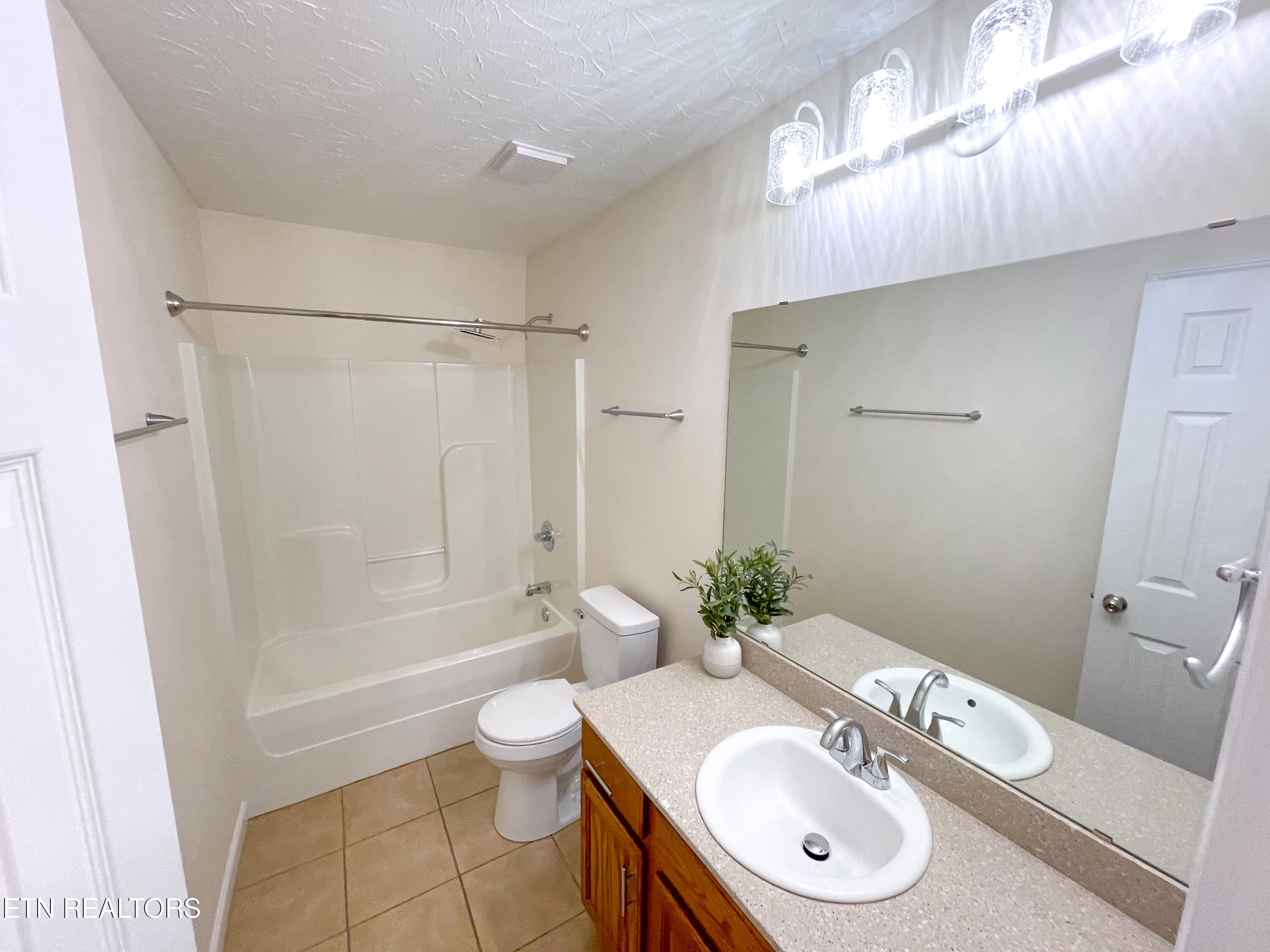 457 Shady Road Oliver Springs, TN 37840 - Photo 17 of 60 main bath