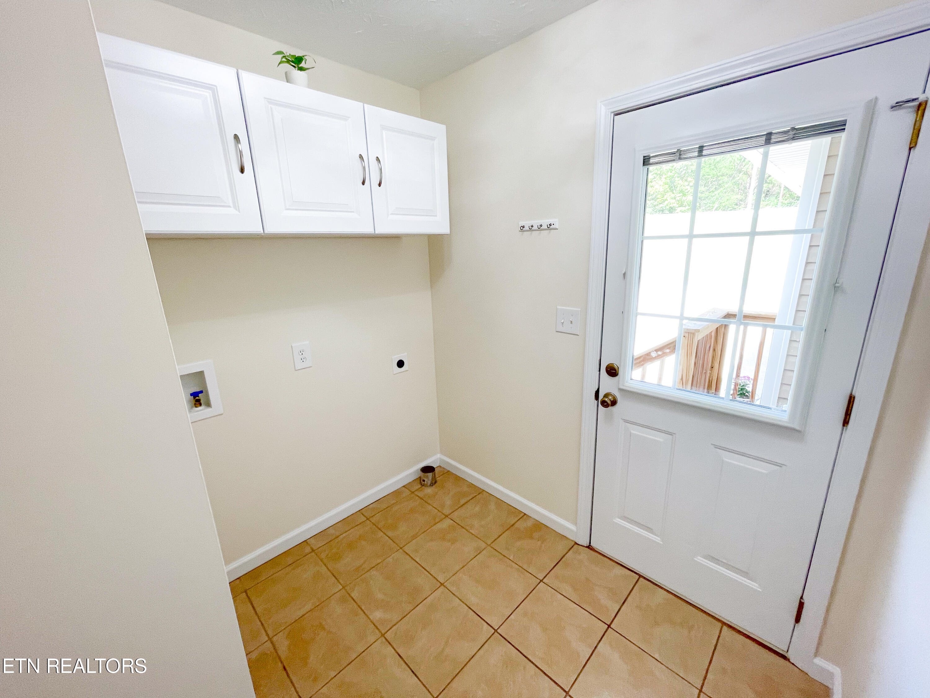 457 Shady Road Oliver Springs, TN 37840 - Photo 19 of 60 laundry area