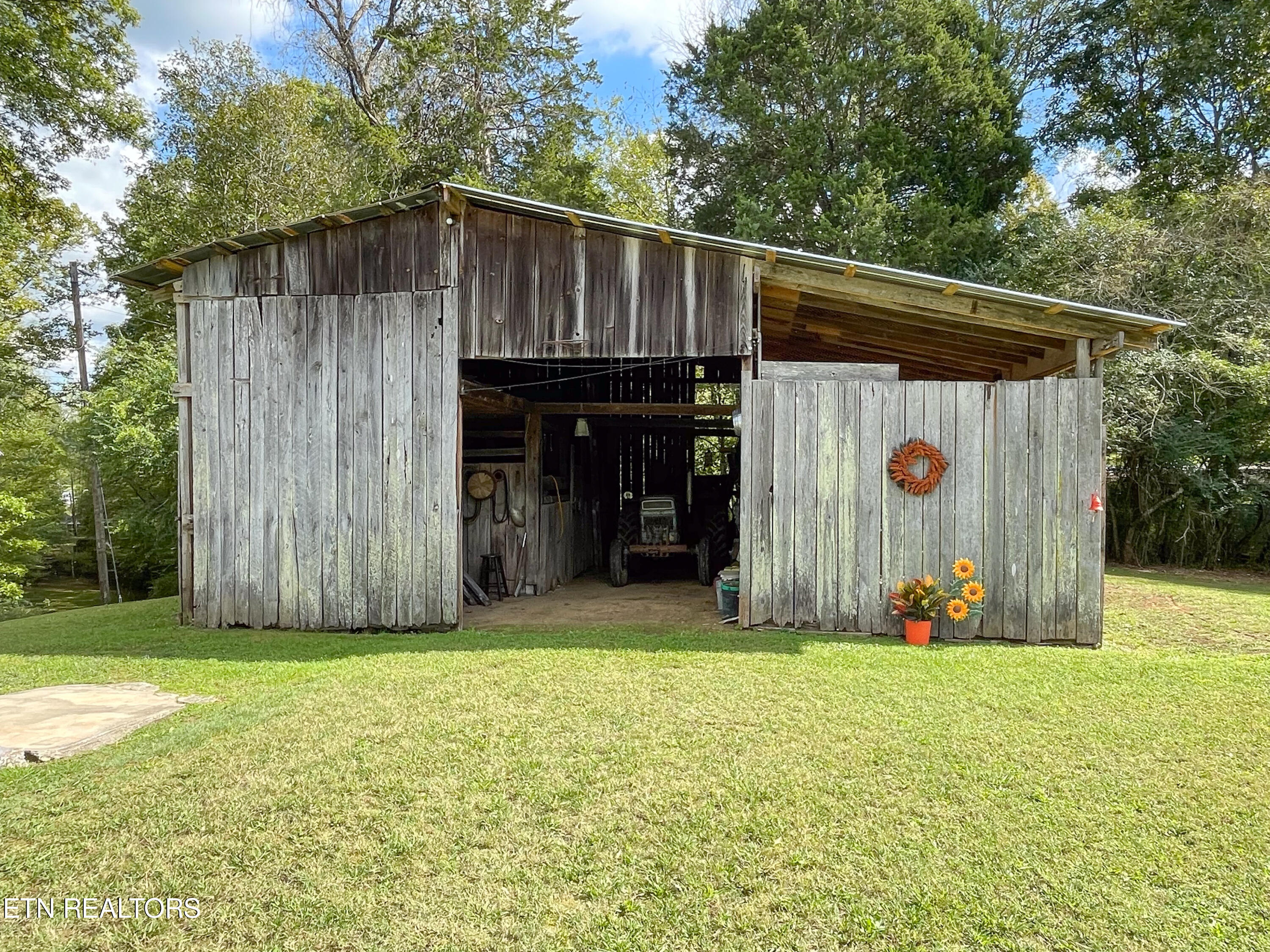 457 Shady Road Oliver Springs, TN 37840 - Photo 43 of 60 Barn 2