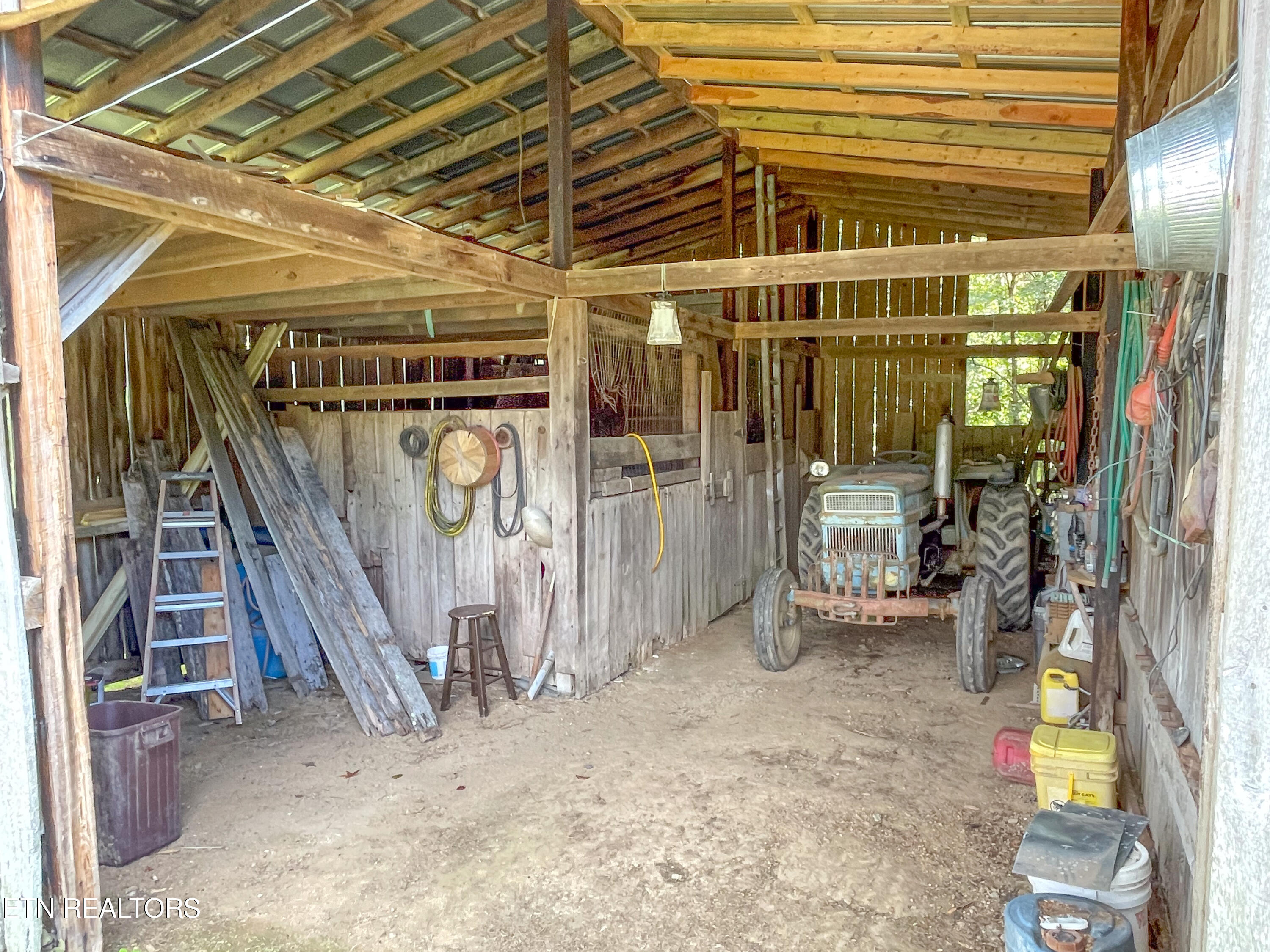 457 Shady Road Oliver Springs, TN 37840 - Photo 49 of 60 inside barn