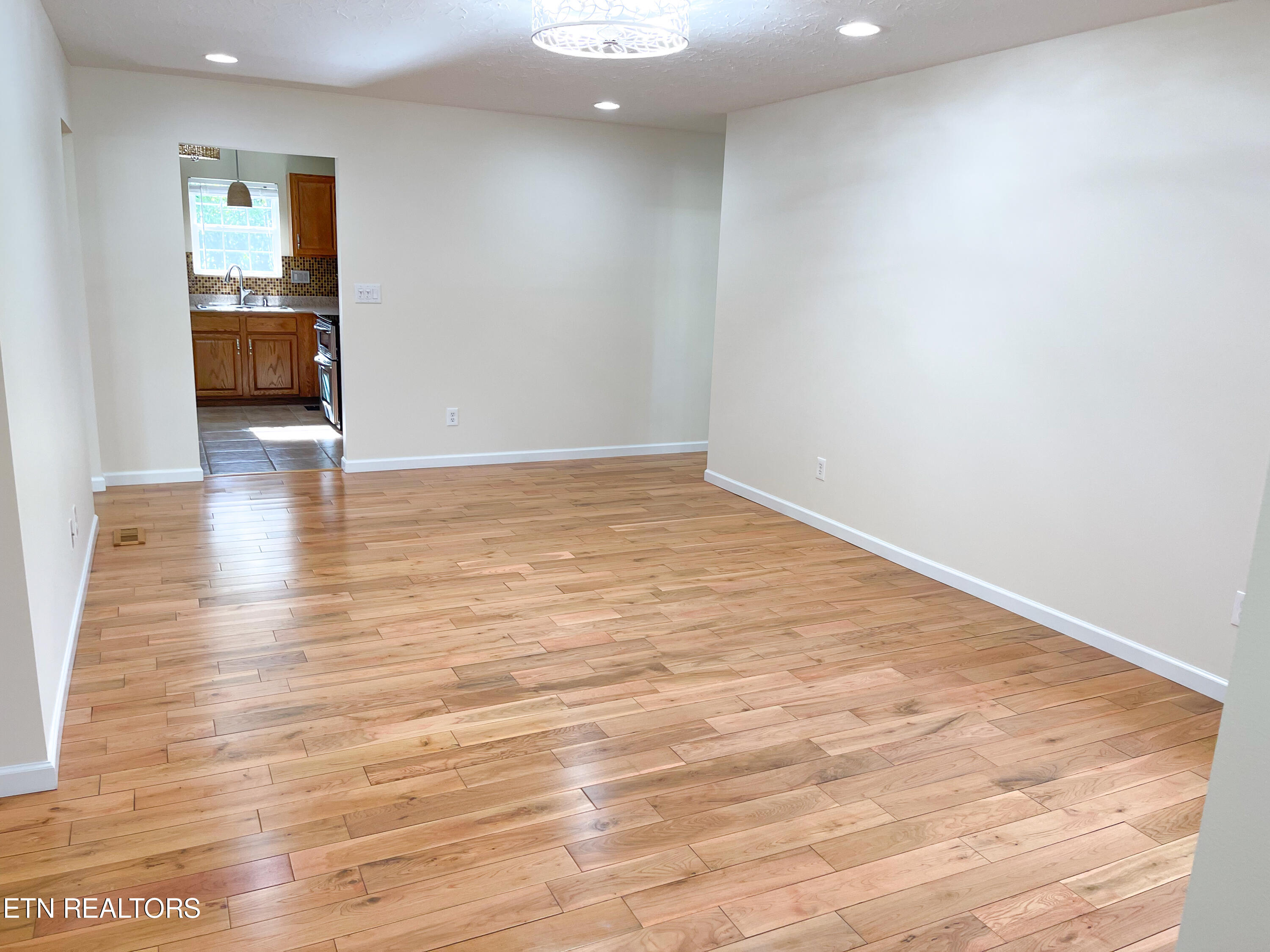 457 Shady Road Oliver Springs, TN 37840 - Photo 10 of 60 Nice dining