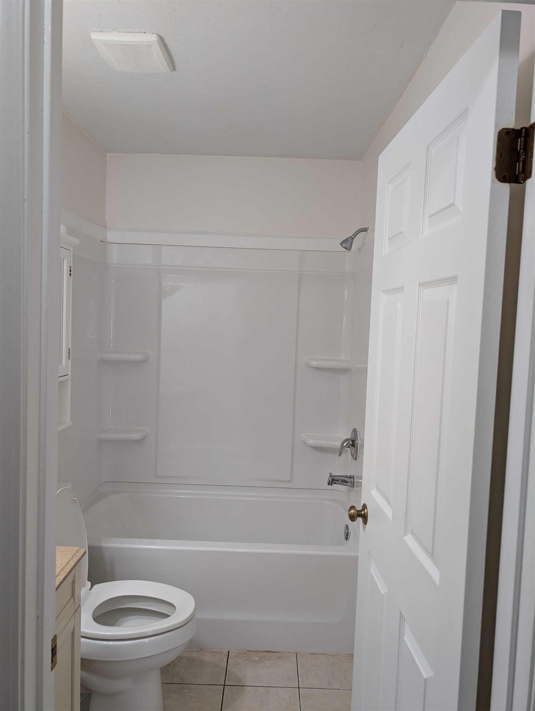 3891 Osprey Circle, Unit B St. Augustine, FL 32086 - Photo 13 of 18 a bathroom with a bathtub and a toilet