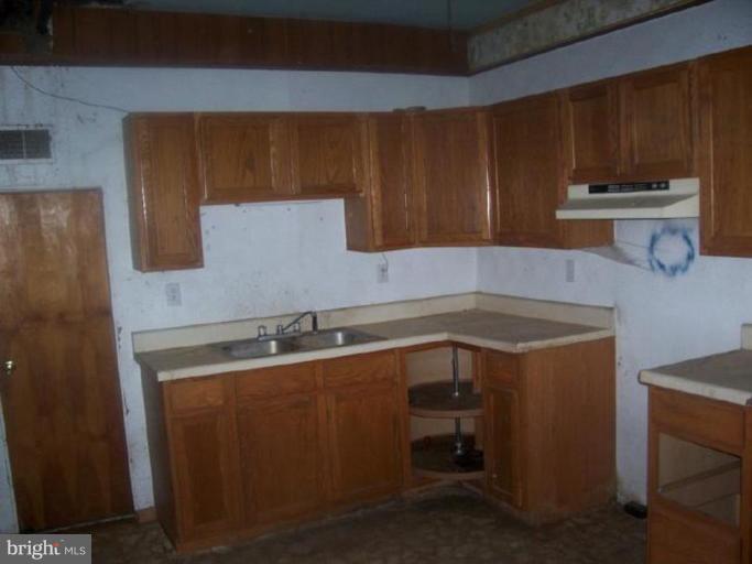 21217 Queens Point Road Southwest Westernport, MD 21562 - Photo 2 of 5 Kitchen
