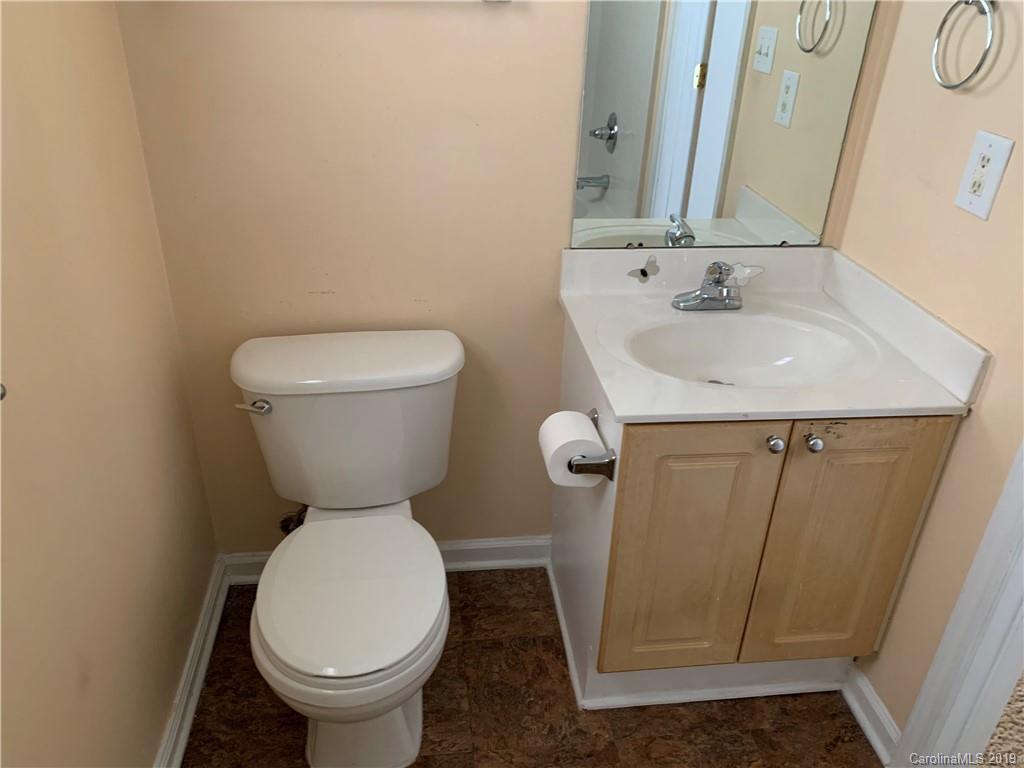 4004 Ranchview Lane Charlotte, NC 28216 - Photo 16 of 19 Gallery Image 16