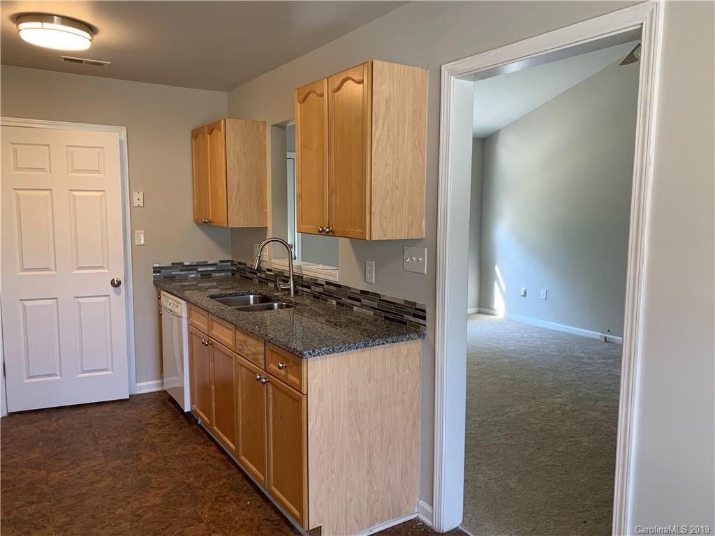 4004 Ranchview Lane Charlotte, NC 28216 - Photo 4 of 19 Gallery Image 4
