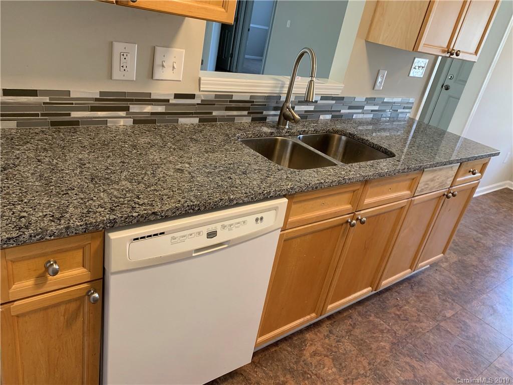 4004 Ranchview Lane Charlotte, NC 28216 - Photo 6 of 19 Gallery Image 6