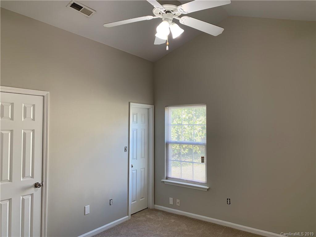 4004 Ranchview Lane Charlotte, NC 28216 - Photo 10 of 19 Gallery Image 10
