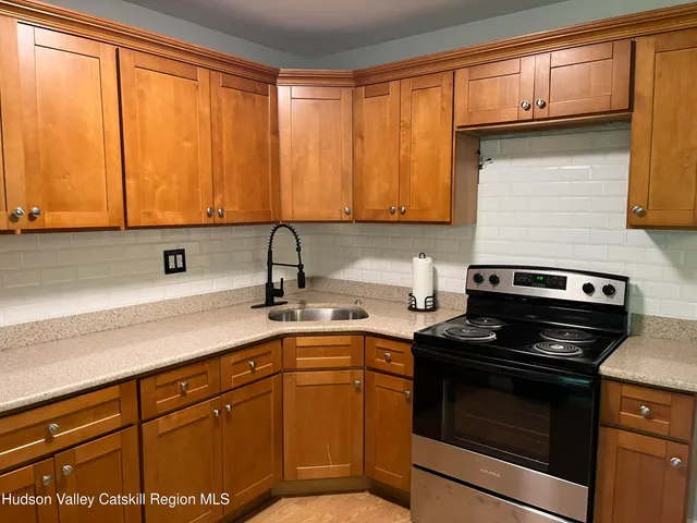 a view of a back yard