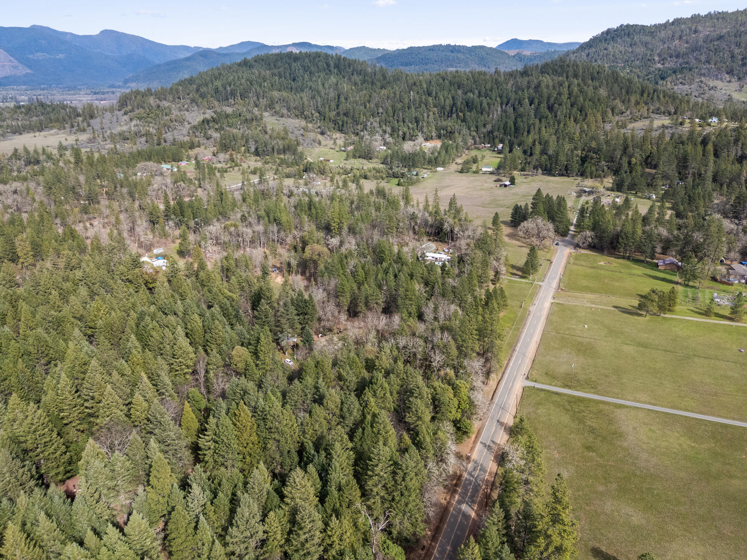 522 Jackadel Lane Cave Junction, OR 97523 - Photo 8 of 22 522 jackadel ln, cave junction, or 97523