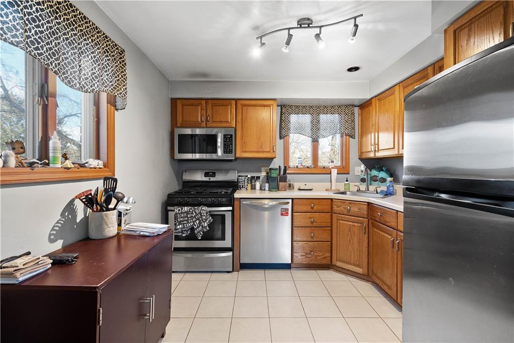 86 Gensler Road Pittsburgh, PA 15236 - Photo 4 of 19 Gallery Image 4