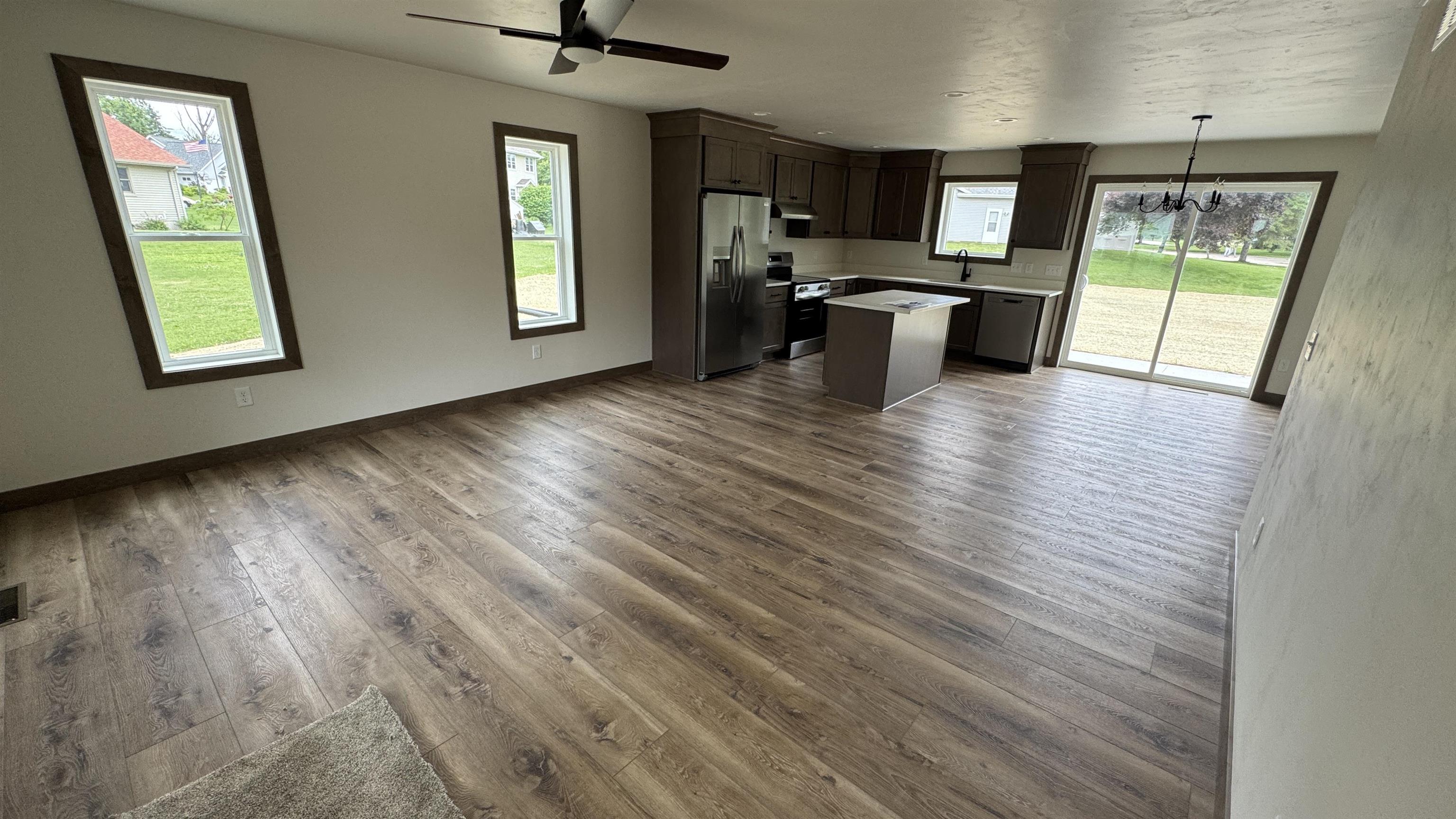 709 Robin Street New London, WI 54961 - Photo 7 of 35