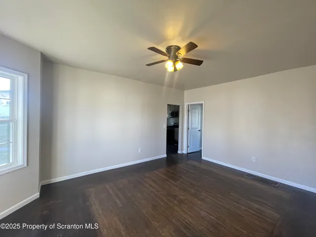 $1,500 | 127 West Line Street, Unit DOWNSTAIRS, Olyphant, PA 18447