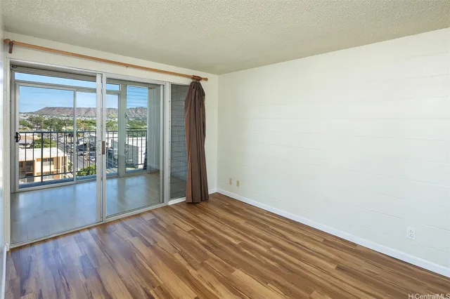 $2,300 | 2542 Date Street, Unit 401, Honolulu, HI 96826