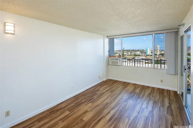 $2,300 | 2542 Date Street, Unit 401, Honolulu, HI 96826