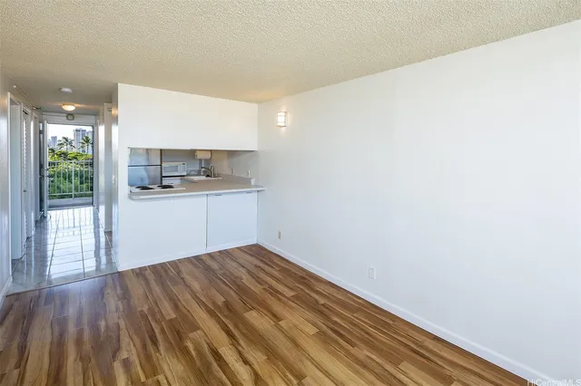 $2,300 | 2542 Date Street, Unit 401, Honolulu, HI 96826