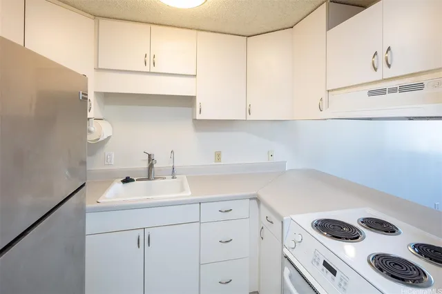 $2,300 | 2542 Date Street, Unit 401, Honolulu, HI 96826